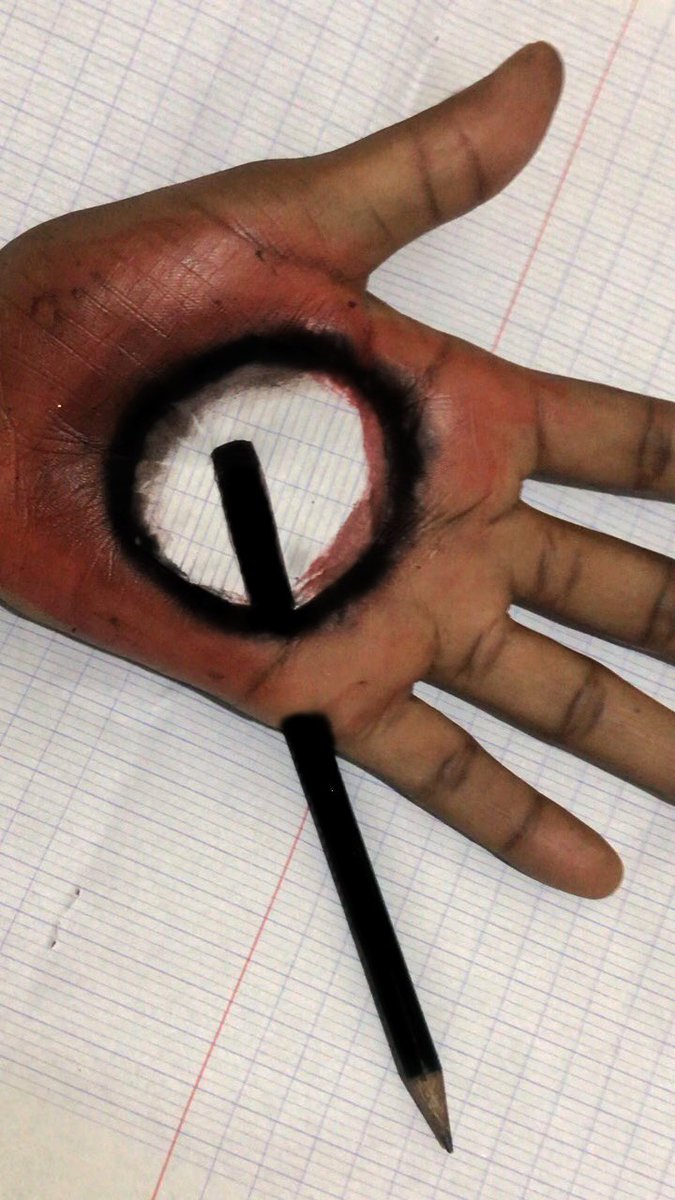 FirdaBako's tweet photo. Voici un makeup illusion 🤣😍😍.partagez si vous avez aimé 😭❗️ #sfxmakeup #sfx #sfxmakeuptutorial #sfxmakeuptutorial #sfxgore #sfxmakeupartist #sfxartist #sfxmua #sfxtutorials #5fingerssfx #sfxmakeupartistinthemaking #mua #muas #glamglow #undiscoveredmua #makeupartist #makeup https://t.co/734Nh6q3yM