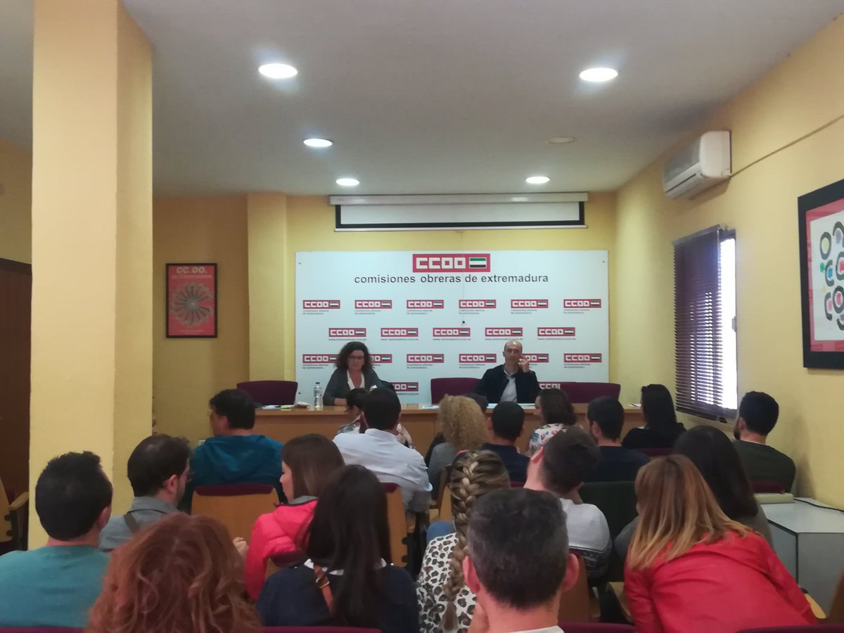 La @FsCcoo_Ex  comienza la   Asamblea Informativa del #Ere  Grupo <a href="/Dia/">aaron</a> #EnDiaNoSobraNadie
#LasPlantillasLoPtimero <a href="/ComercioCCOO/">Comercio Servicios CCOO</a>  <a href="/serviciosccoo/">Servicios CCOO</a> <a href="/ccoo_ext/">CCOO de Extremadura</a>