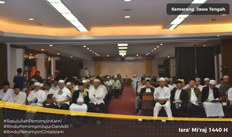 ihsan_nugraha23's tweet photo. Setelah selesai melakukan pengamanan dalam gua Abu Bakar mempersilakan Nabi masuk, ‘Silakan turun, wahai Rasulullah!’ Beliau pun turun ke gua.
#RinduPemimpinCintaIslam - #JanganPilihPemimpinAntiIslam #RasulullahPemimpinKami
#EQKB https://t.co/ycln9bMrvg