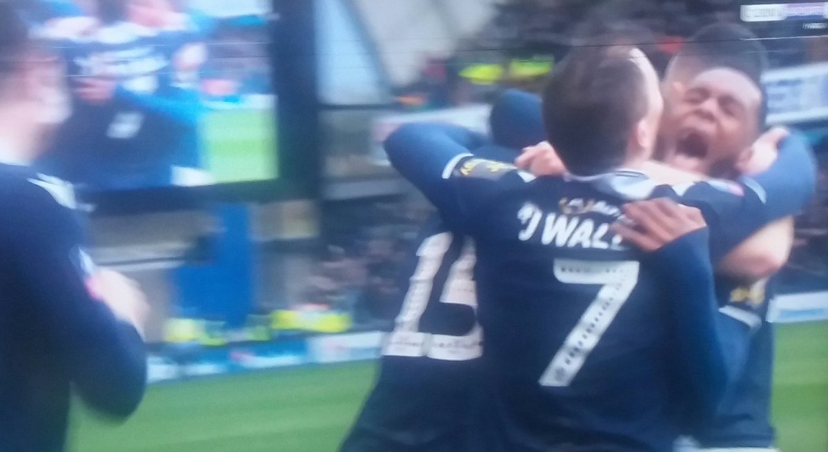 Kotkijet's tweet photo. Fier de faire partie du j'espère 3% qui prend son pied devant #Millwall-#Brighton sur #bein8 Continuez à faire savoir que la sueur, la pluie et les chants c'est aussi l'âme du #foot @1DarrenTulett ! #FACup #MILBHA https://t.co/D15GrOnZZQ