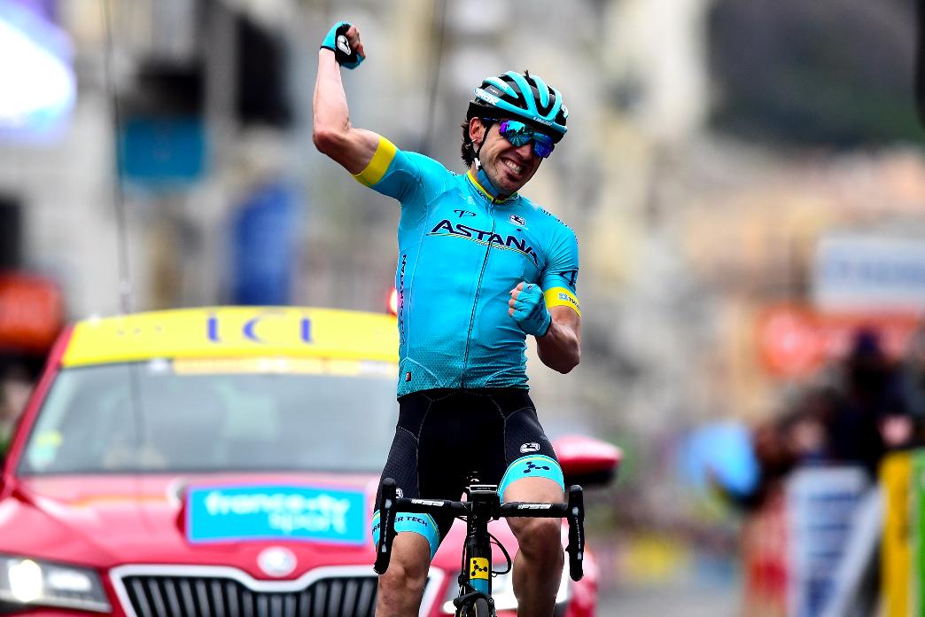 🏁 Ion Izaguirre remporte la dernière étape de ce #ParisNice. @Eganbernal a finalement résisté à l'offensive de @NairoQuinCo et remporte @ParisNice !
💛👏💛👏💛