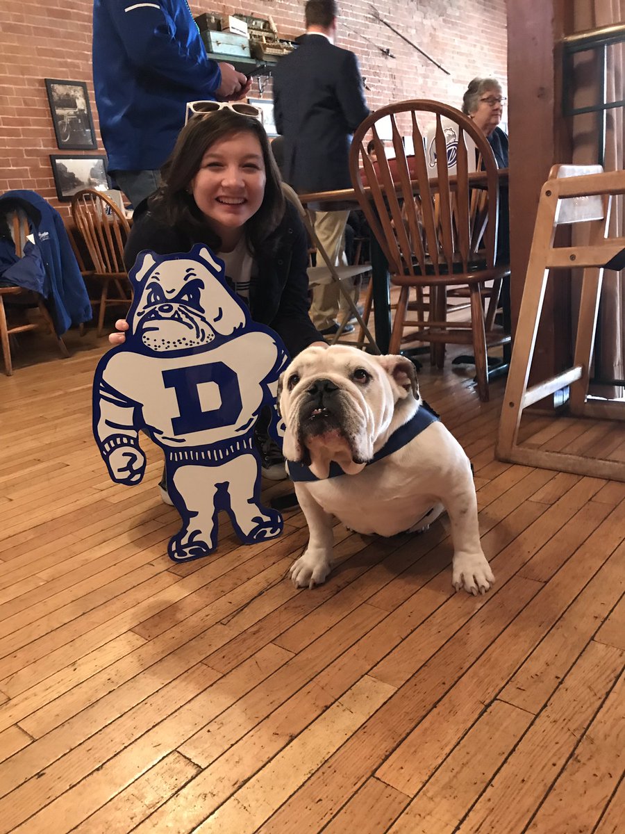 DrakeUGriff's tweet photo. Pregame pep rally:  ✅!  Let’s go slay some Bears! #imabearslayer @DrakeWBB https://t.co/QGliszUH4k