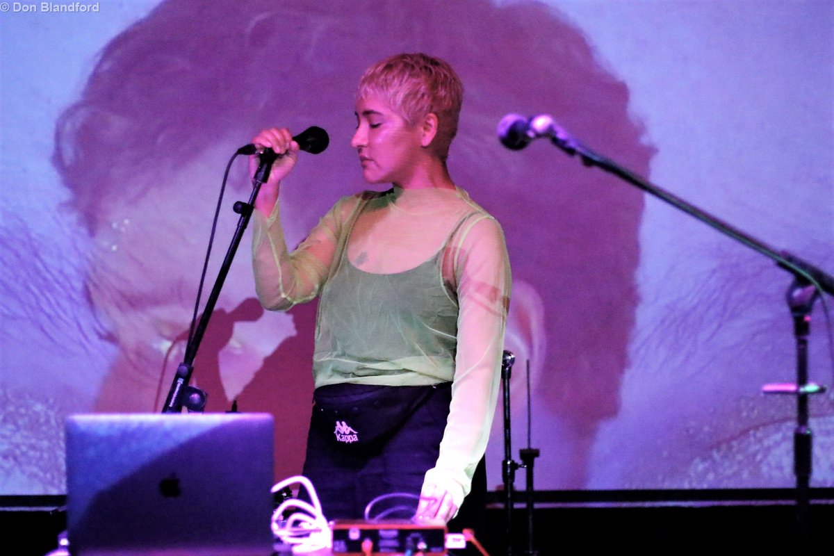 snapperchap's tweet photo. Some (grainy) snaps from @MinnieMicros last night at the @viral_nights gig at @VICTORIADALSTON ❤️🎵 https://t.co/SjpHw8h6YL