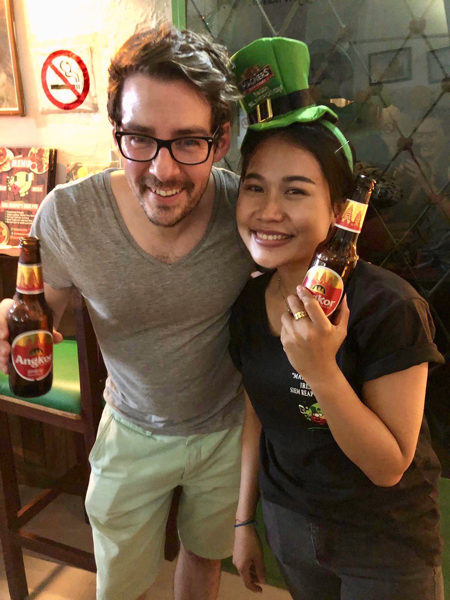 ciaranahern's tweet photo. Lá Fhéile Pádraig sona daoibh ó Siem Reap ☘️☘️ 🇰🇭🇮🇪 #madmurphys #StPatricksDay2019 https://t.co/MxXABZqHCR