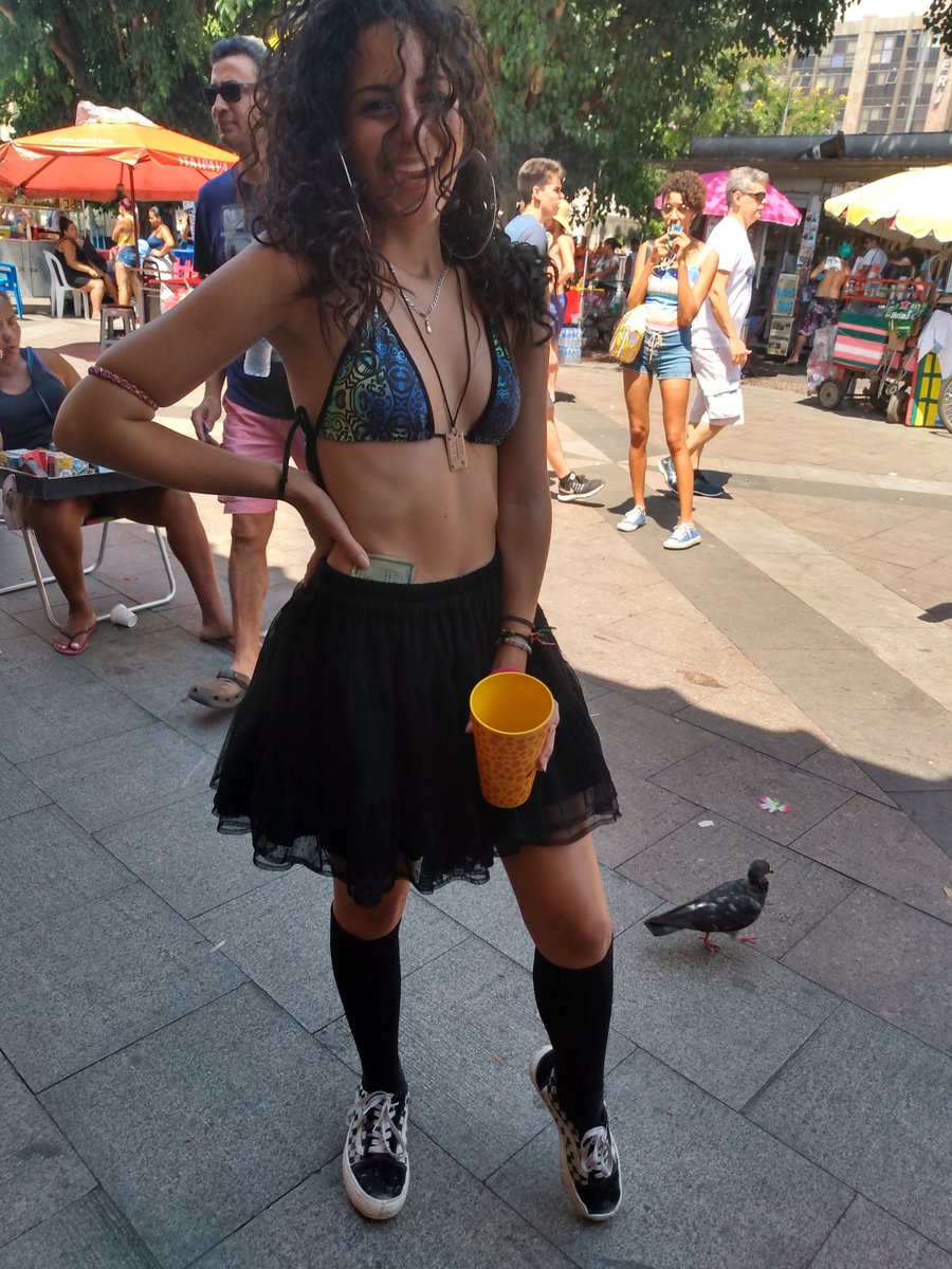 KahMitta's tweet photo. quem foi q disse q carnaval acabou, amor??? #BotoMarinho https://t.co/OdHIE9EKGf