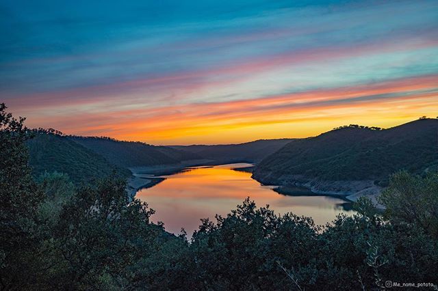 MeNamePotato_'s tweet photo. #monfragüe #parquenacional #saltodelgitano #caceres #puestadesol #nationalpark #landscapephotography #nature #sunset #pic https://t.co/8WgxgSaWWS https://t.co/yVrfUw2NFR
