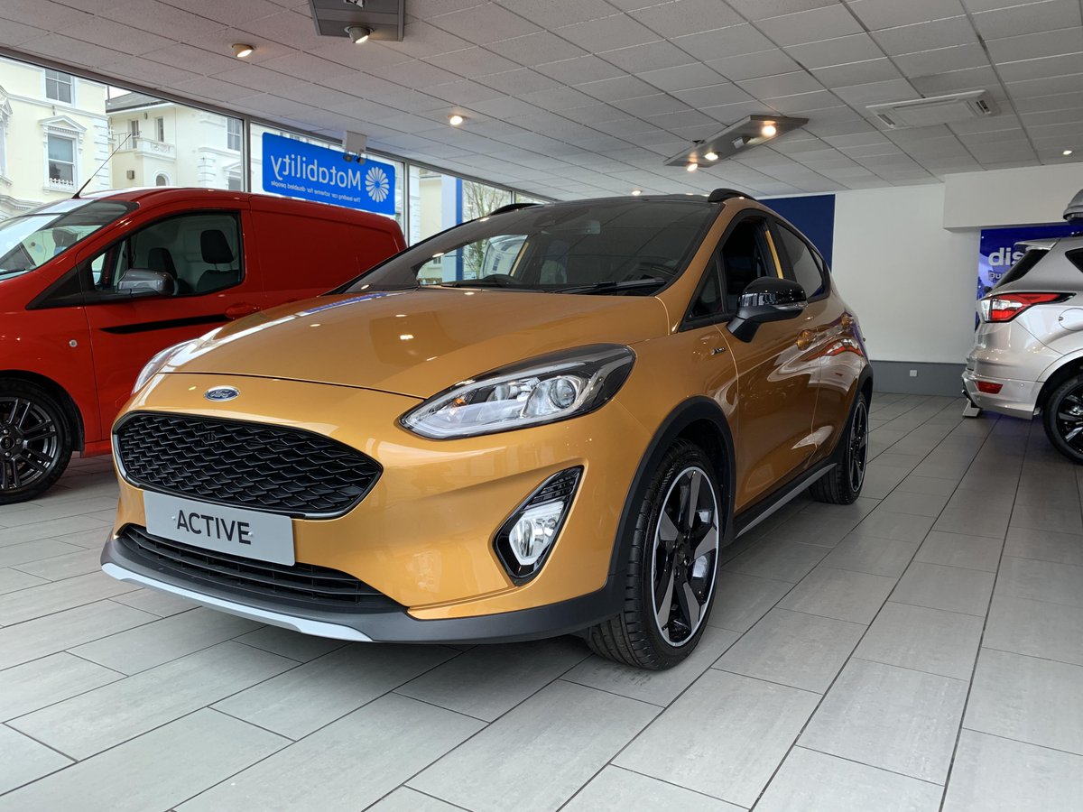 HendyGroup's tweet photo. The #FordActive range is being admired by #ProductGenius Max at Hendy #Ford in #TunbridgeWells!
Which colour is your favourite – 🧡 or 💙? @forduk https://t.co/YBt4t0y5sz