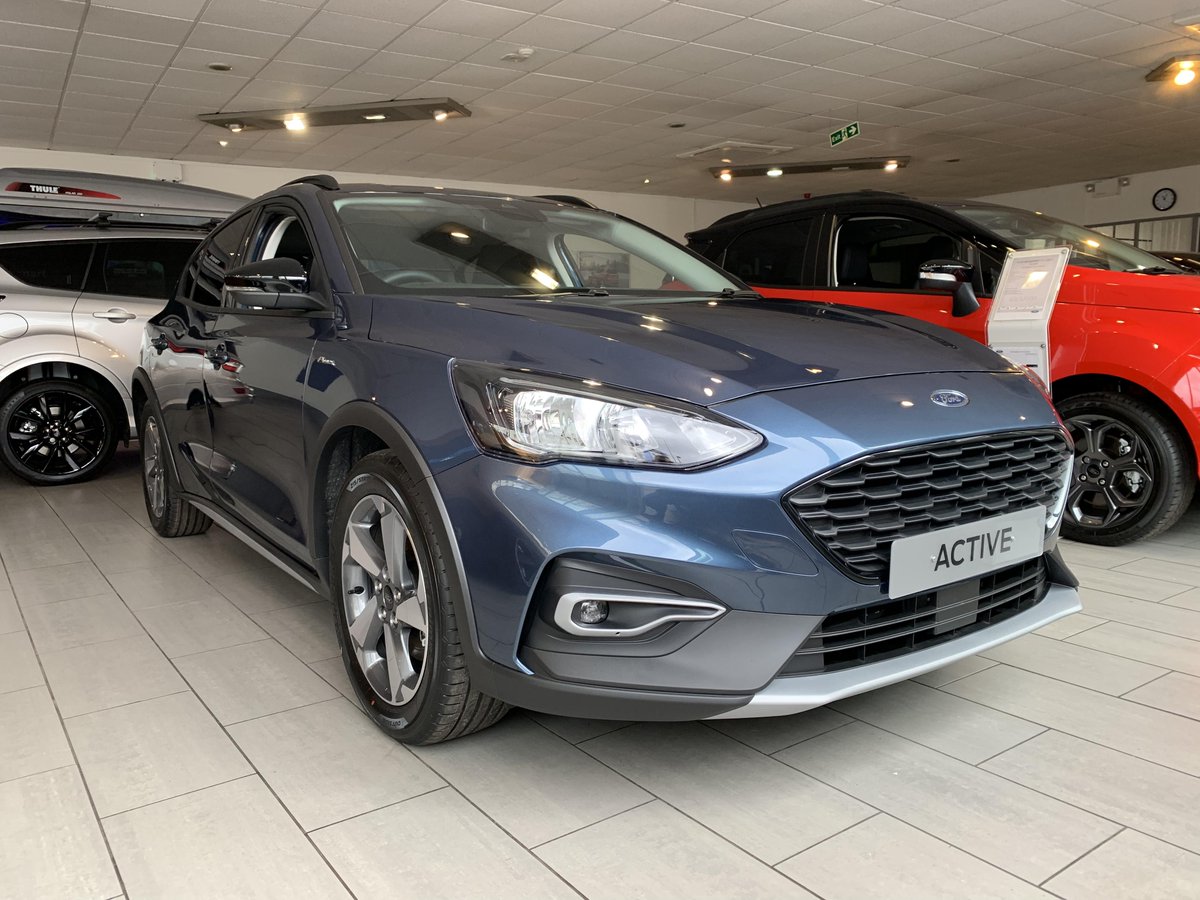 HendyGroup's tweet photo. The #FordActive range is being admired by #ProductGenius Max at Hendy #Ford in #TunbridgeWells!
Which colour is your favourite – 🧡 or 💙? @forduk https://t.co/YBt4t0y5sz