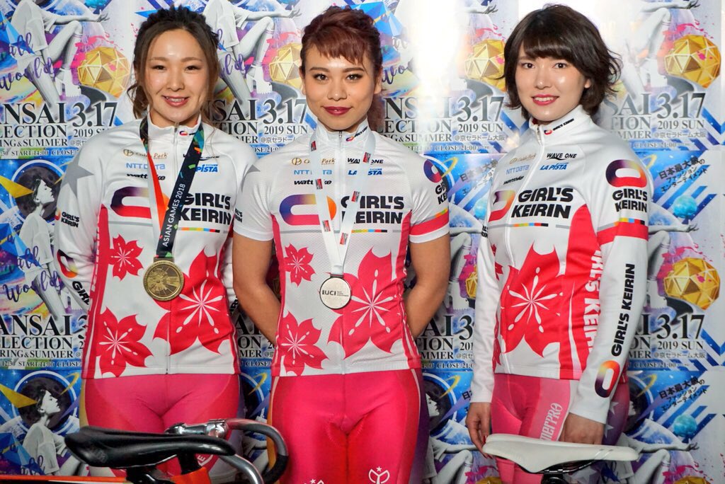 Twitter 上的 けいりんマルシェ 太田りゆ 選手 鈴木奈央 選手 野本怜菜 選手 関西コレ ステージ ブースともに無事おわりました ランウェイで自転車に乗る姿 華やかですてきでした お客さんからの かわいい かっこいい との声も多数 憧れを感じてくれる方 Twitter 上的 けいりんマルシェ 太田りゆ 選手 鈴木奈央 選手 野本怜菜 選手 関西コレ ステージ ブースともに無事おわりました ランウェイで自転車に乗る姿 華やかですてきでした お客さんからの かわいい かっこいい との声も多数 憧れを感じてくれる方
