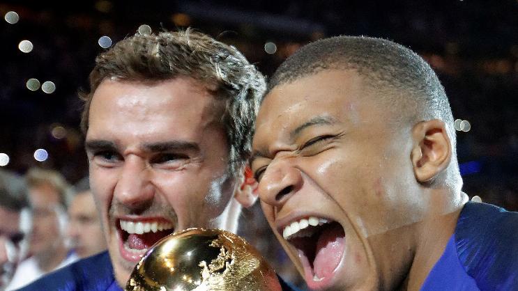 צרפת: נאסר על זוג אוהבי כדורגל לקרוא לבנם "גריזמן אמבפה" >> bit.ly/2CopCRj