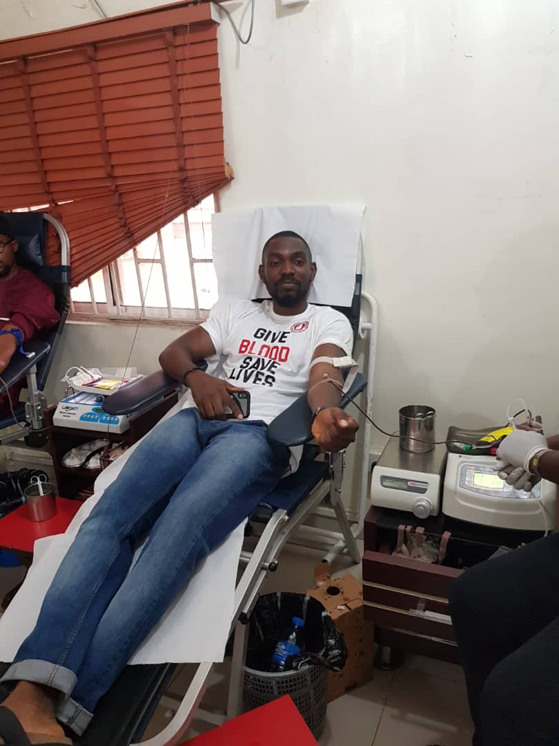 healthkonekt's tweet photo. We lead by example. We practice what we preach.

One of the hubbers right now donating blood

#GiveBloodToSaveLives #SundayMotivation #HopeForItaFajiVictims @healforafrica @bloodplus_ng https://t.co/2o4roQfqDE