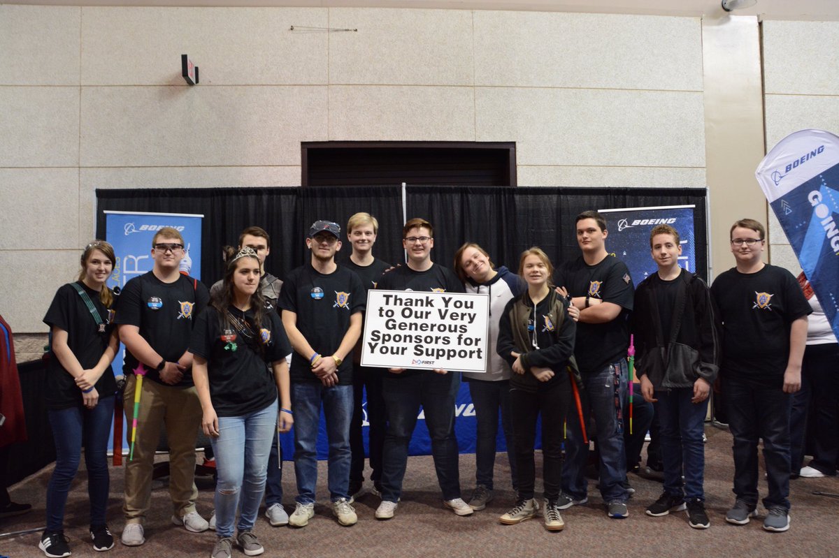FIRSTinAlabama's tweet photo. Our teams love our sponsors ❤️🤖 #Boeing #morethanrobots #firstinalabama https://t.co/t3PSVWRd2p