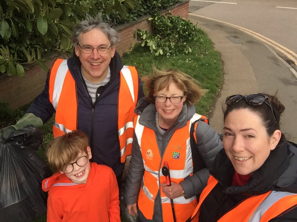 kftart's tweet photo. For the #Hitchin Litter Pick today we cleared the way from #Bearton to #Walsworth! Great to be joining the 200+ volunteers taking part but shocked by the amount of litter. Good work team @Labour4NHDC @val_bryant @Ian_Albert @HitchHarpLabour https://t.co/CRRSaT4hYw