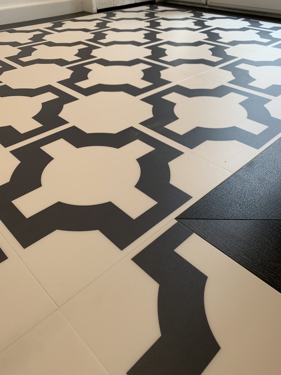 eclipseflooring's tweet photo. @hmflooring Neisha crossland Tile with Lamp Wood plank border. My 1st one 💙 love it. Great when customers are unique #loveLVT #nextstep #teameclipse #walkonart https://t.co/ldA7uCkE8a