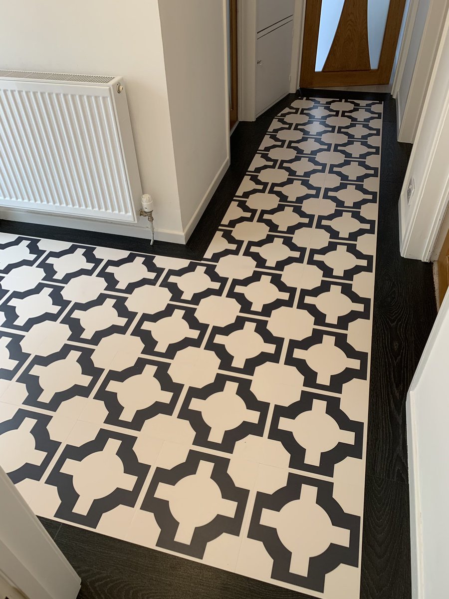 eclipseflooring's tweet photo. @hmflooring Neisha crossland Tile with Lamp Wood plank border. My 1st one 💙 love it. Great when customers are unique #loveLVT #nextstep #teameclipse #walkonart https://t.co/ldA7uCkE8a