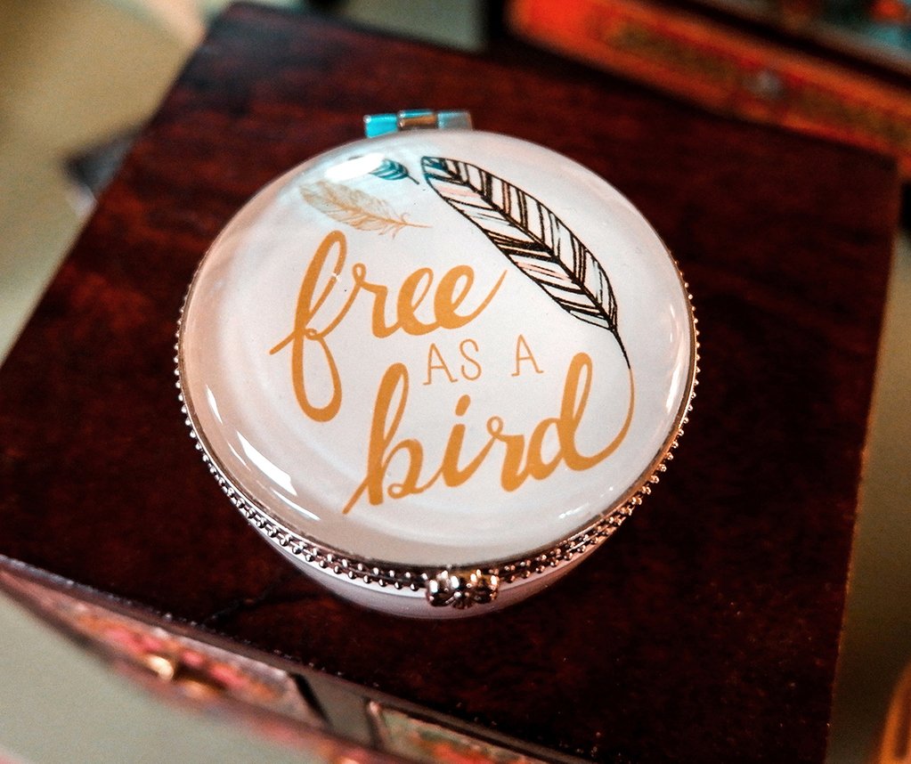 Present_Comp's tweet image. This is the last of these little pill boxes! Available on the website! #giftgiving #pillbox #ethicalbusiness #consciousconsumer