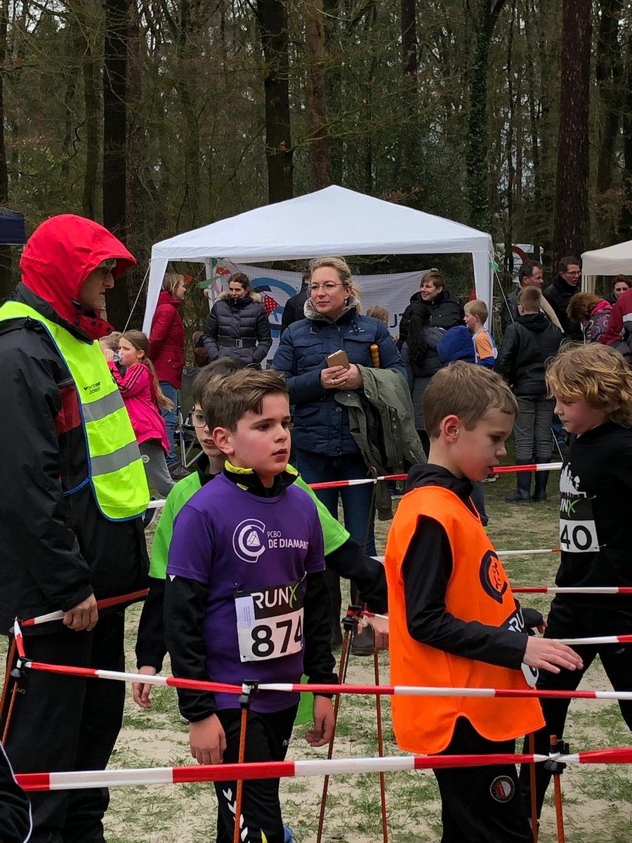 Scholierencross Apeldoorn: De Diamant kinderen straalden plezier uit (en zijn zelfs in de prijzen gevallen)!