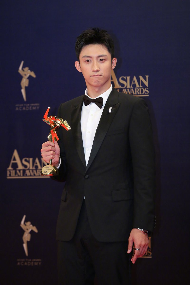heesooo1017's tweet photo. 第13届亚洲电影大奖最佳新演员

黄景瑜"红海行动"

징위야 신인상 수상을 축하해❤🎉🎊

#황징위 #黄景瑜 #HUANGJINGYU #AFA #AFA13 #红海行动 #홍해행동 #operationredsea https://t.co/67t9Xa88Y4