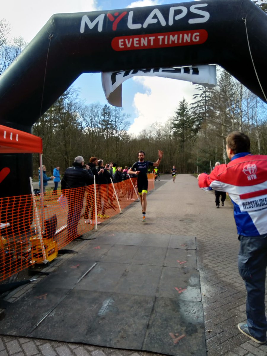 TVHilversum's tweet photo. @tvhrunbikerun de winnaar bij de Mannen Teams #rbrseries Yennick Wolthuizen van Hellas Utrecht. #runbikerun #duathlon #Hilversum https://t.co/SKArUxiQ68