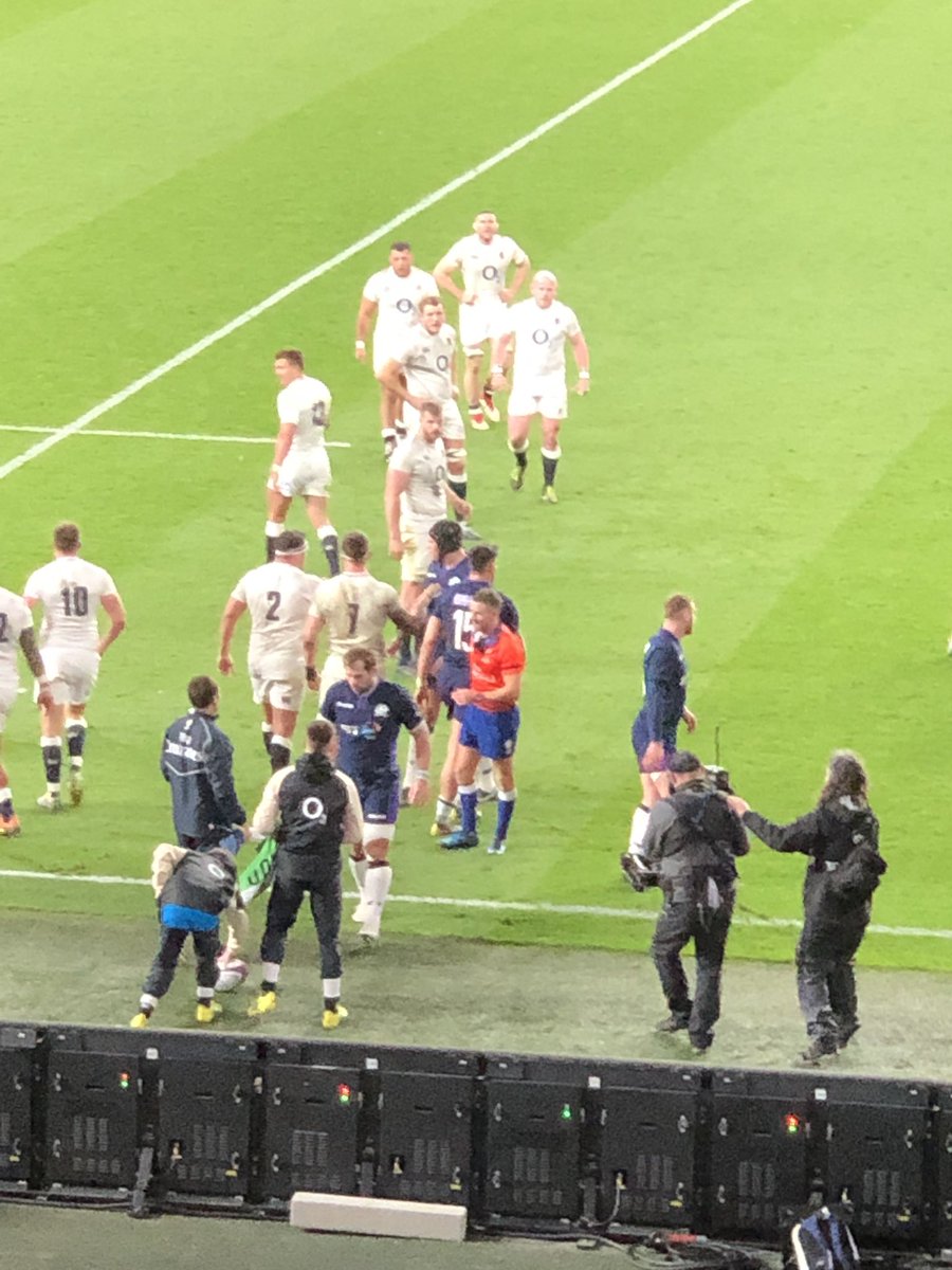 Am I the only one who woke up this morning, having been to #ENGvSCO Twickenham yesterday, scratching my head slightly & saying out loud ‘But I don’t understand what actually just HAPPENED...’ ?? #bewildered #6nations2019 #CalcuttaCup