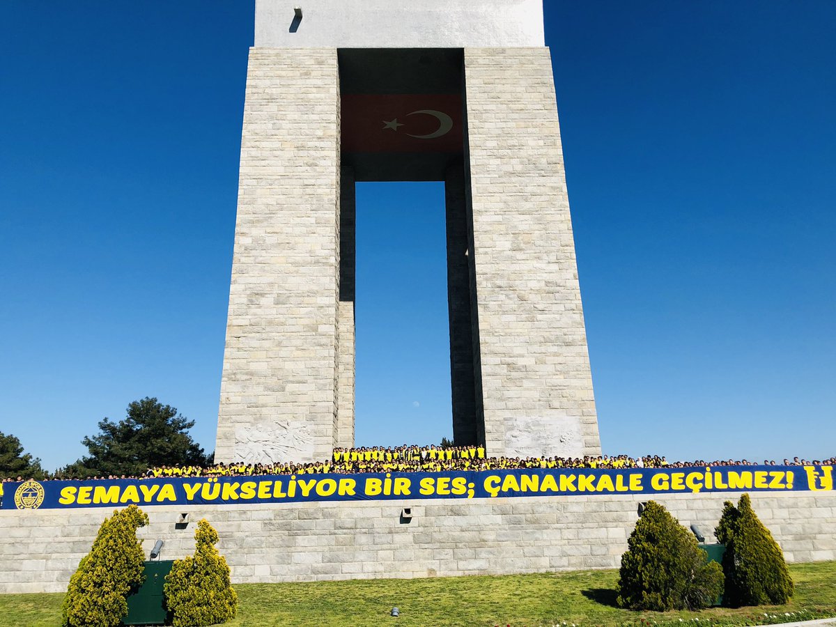 1907unifeb's tweet photo. Semaya yükseliyor bir ses; Çanakkale Geçilmez! #1907ÜNİFEBÇanakkalede https://t.co/v4jInbQjUq
