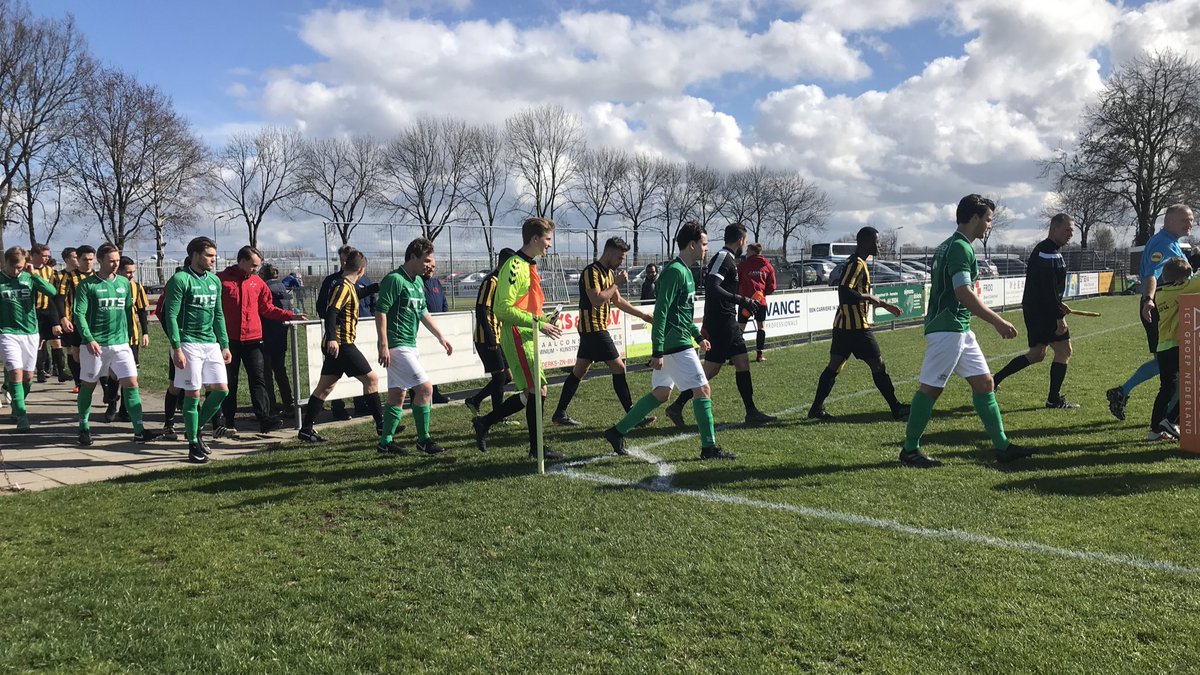 RODA23Bovenkerk's tweet photo. 1โ in een winderig Harmelen is de wedstrijd tussen SCH โ44 en RODA โ23 van start gegaan.
โข
#schrod https://t.co/dOahvp7Uo0