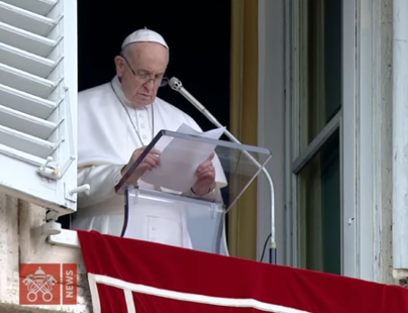 Cindy_Wooden's tweet photo. #PopeFrancis leads silent prayer for "our Muslim brothers &amp; sisters who were killed" in New Zealand. "I renew my call to join together in prayer &amp; with gestures of peace to fight hatred and violence." https://t.co/gSlLvGiean