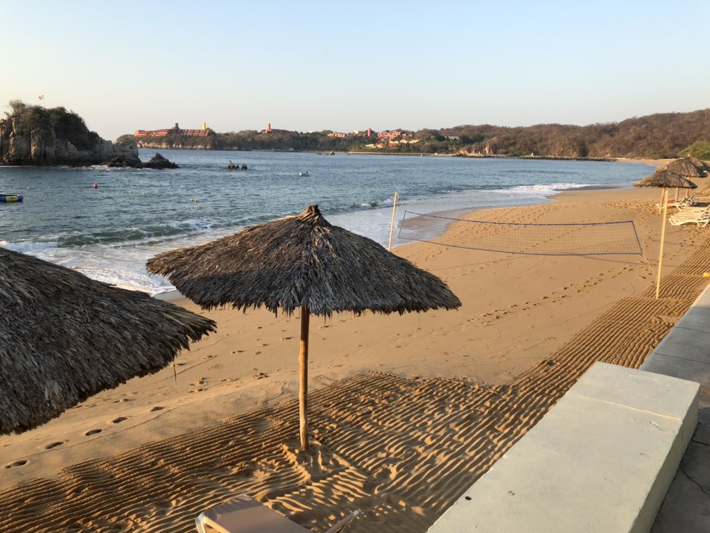 ms_etherington's tweet photo. Last morning of Mexican sunshine on our faces ☀️🌴🇲🇽 #MarchBreak2019 #vacay #earlymornings #hotsun #lotsofsunscreen #Huatulco #Dreams #Mexico https://t.co/WgtDMzkIdP