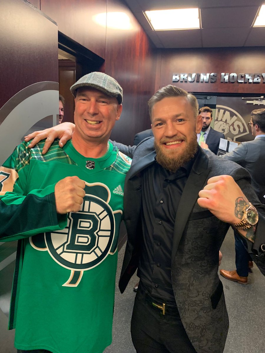 2_Da_Macs's tweet photo. Great night ⁦@tdgarden⁩ ⁦@NHLBruins⁩ back in the win column!! Thank you to ⁦@TheNotoriousMMA⁩ for being there to pump up the B’s and the crowd #luckoftheirish ☘️ https://t.co/x5gu5kfi9k