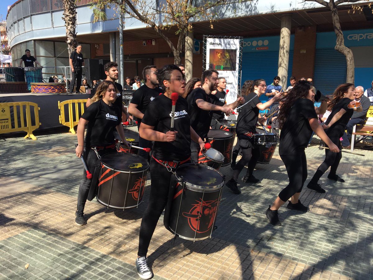 Magnífica estrena del festival #dansametropolitana a #Esplugues!!
Fantástica actuació dels #CAMUTBAND acompanyats d' <a href="/Atabalats/">Atabalats</a> i <a href="/EscolaAEscena/">EscolaAEscena</a> 😊.
I el ball esbojarrat dels #hippos ens ha deixat sense paraules 🤐🤣

Visca la dansa!!
