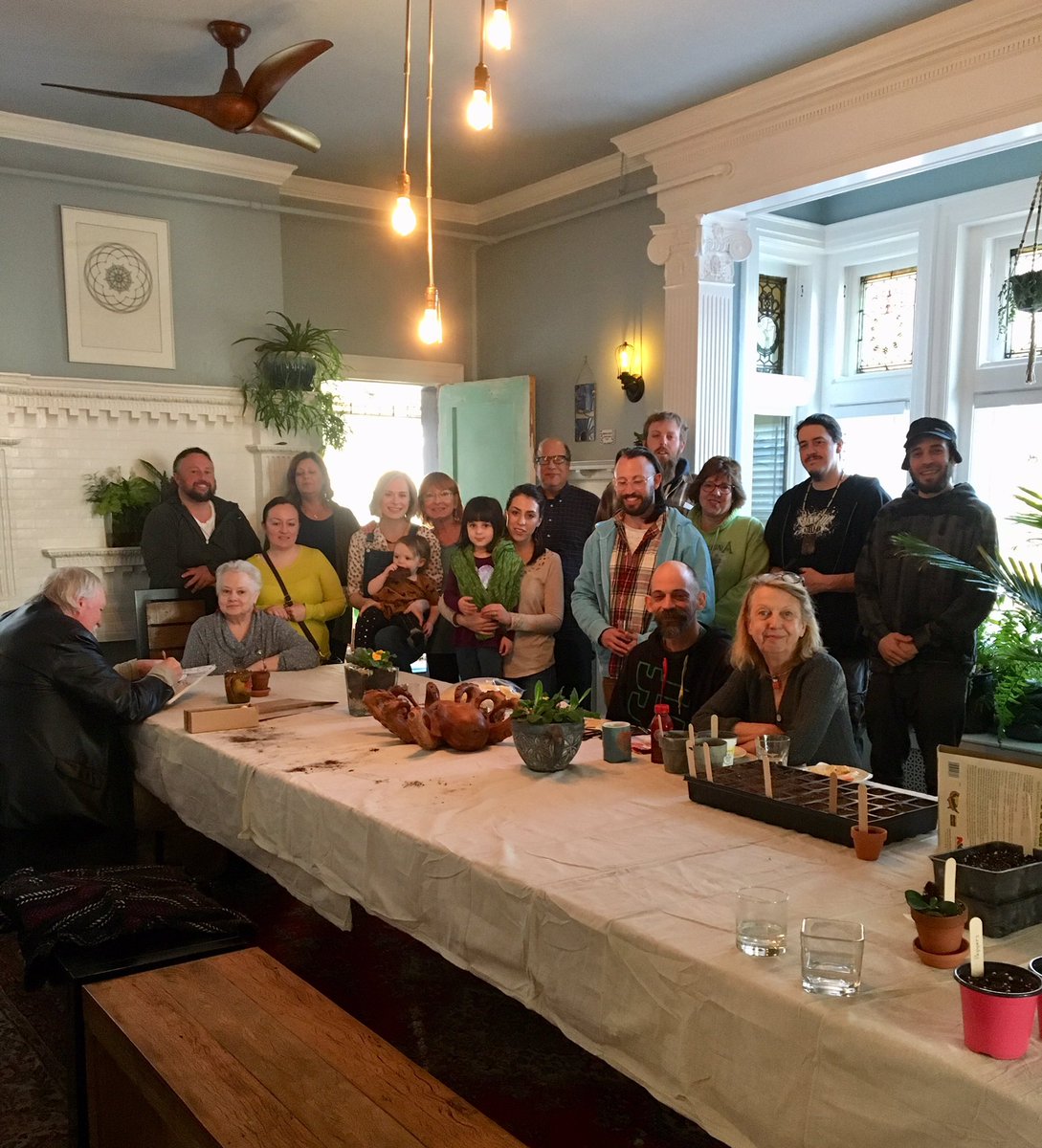 MansionYingling's tweet photo. First Seed Sharing and planting event @MansionYingling #Goodallover https://t.co/V4snn0ZPrX