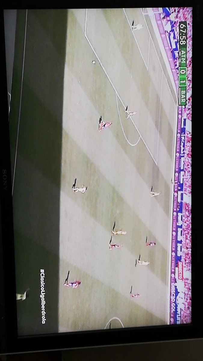 MartaArmen's tweet photo. #AtletiBarça #clasicoligaiberdrola @FCBfemeni goooool de @AsisatOshoala !! Qué buen centro de @losada_vicky !! #LigaIberdrola #Enjoyfootball #futfen https://t.co/apU2bq0g0J