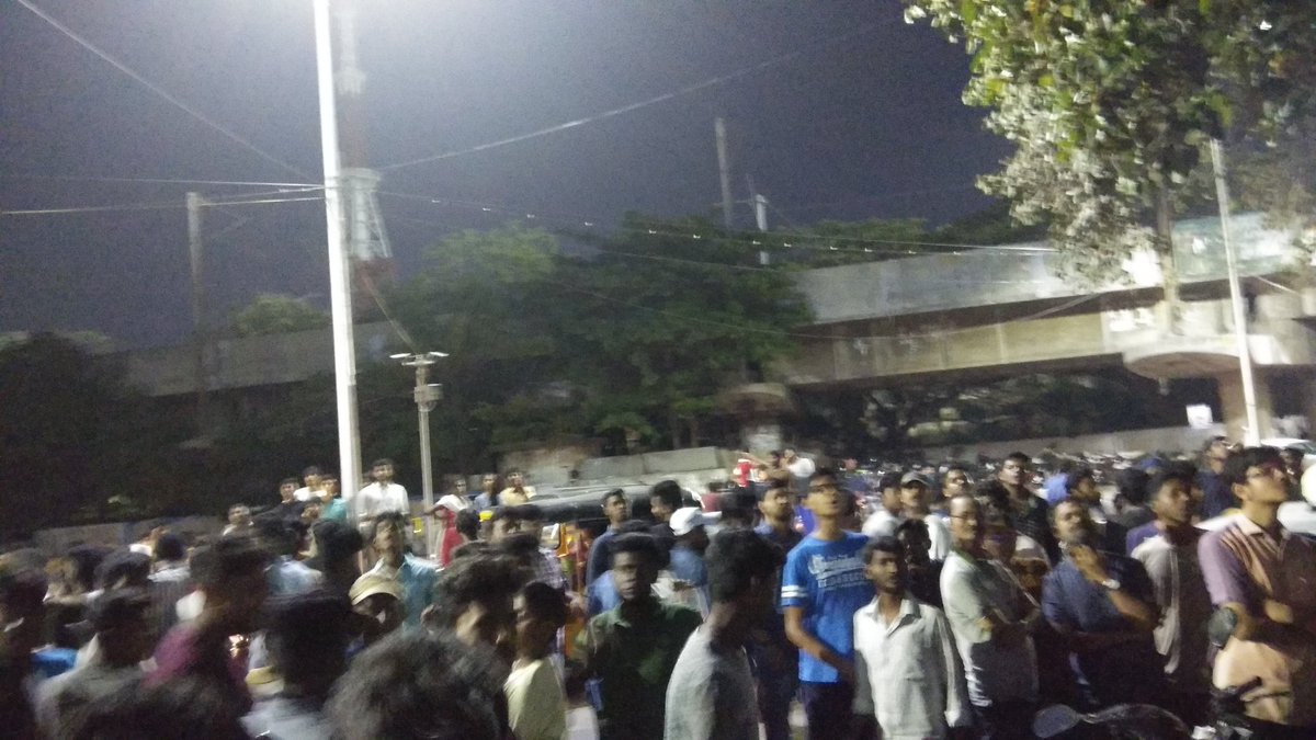 kalais036's tweet photo. Waiting here for almost 1 hour and we are not allowed inside the stadium 🤧 @ChennaiIPL the police constables are saying it is house full but they are many seats available inside🙄 free entry u said but reality is 😭 #FansDisappointed https://t.co/di5ovDhPej