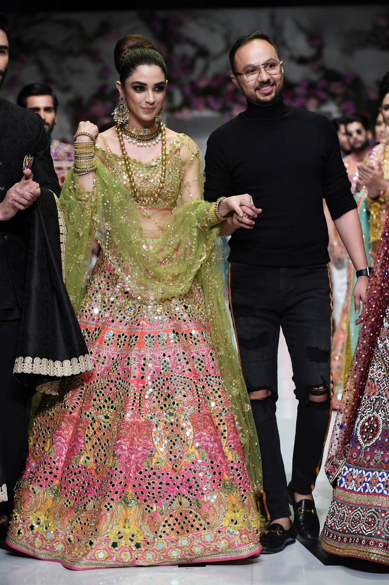 NOMIANSARI's tweet image. Thank you for being such an amazing friend @mayaali07 😊 finale walk with the favourite girl #mayaali at #FPWSS19