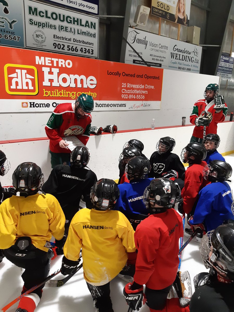 randyproud's tweet photo. Proud setting up the drill in the whiteboard. The young guys got them all too.
@KensingtonWild @KidSportPEI @SportPEI https://t.co/FBhSh7j3oN