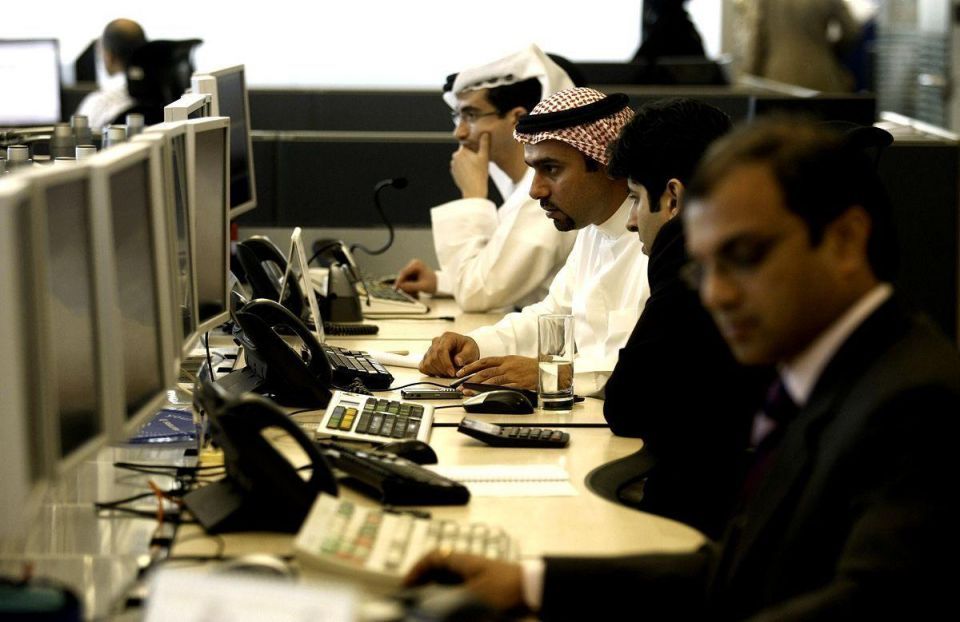 Зарплата программиста в дубае. Араб в офисе. Дубай программист. Оаэ люди. Комитет больших ученых саудовской аравии.