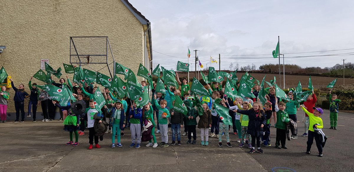 JKavanagh1st2nd's tweet photo. Lá Glas ar scoil! Bhíomar ag déanamh ealaín, ag rince agus ag siúl sa pharáid! ☘🥳 #LaFheilePadraig #StPatricksDay @MaighdineMuire https://t.co/I4eEwxNzIs