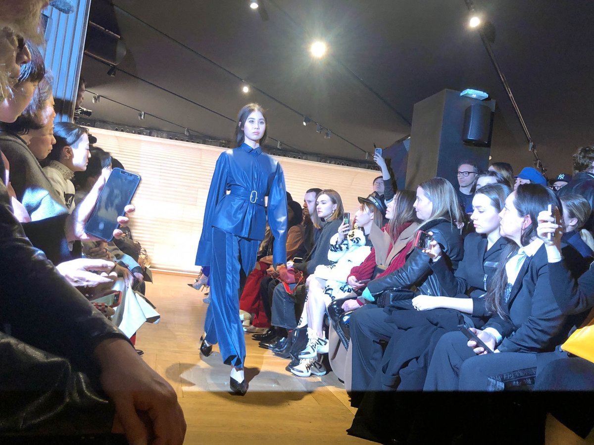 fashionsnap's tweet photo. 初のランウェイからアンミカ先生との再会、パリコレのデビューショーまで。「パリコレ学」の小野寺南友の挑戦に密着＜Part 2：ランウェイ編＞
https://t.co/EUDWS6BMng #パリコレ学 #アンミカ #林先生が驚く初耳学 #小野寺南友 https://t.co/OTe8xl3VId