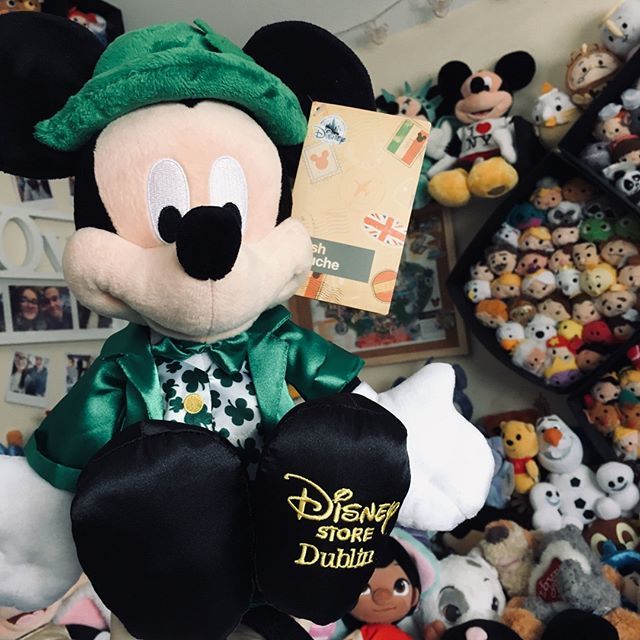 lizeindisney's tweet photo. Of course, I had to get the matching Mickey! ☘️ ⠀
——⠀
#lizeindisneyland #stpatricksday #disneyplushwall #discoverunder6k #disneyuk #disneystoredublin #disneyukmerch #dublindisneystore #disneymerchuk #disneybringshappiness #disneycollector #disneyhapp… https://t.co/xaCYmu5pNK https://t.co/VC21Ljjg7y