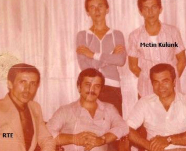 Külünk ist ein Jugendfreund Erdogans und womöglich sein treuster Gefolgsmann. In den 80er-Jahren soll er in der militanten Islamisten-Gruppe Akincilar aktiv gewesen sein, die Erdogans politischem Zievater Necmettin Erbakan nahestand. (6/20)
