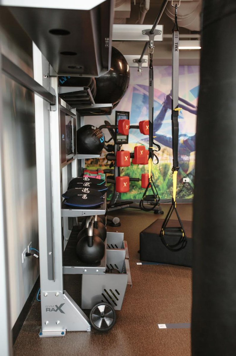 TheEmersonApt's tweet photo. Looking for #luxury amenities that fit your lifestyle? You’re in #luck.

From our rooftop pool to our cutting-edge fitness center, The Emerson offers a wide array of must-have amenities to make home feel a little homier. #stpatricksday https://t.co/xyYFF3GUM3