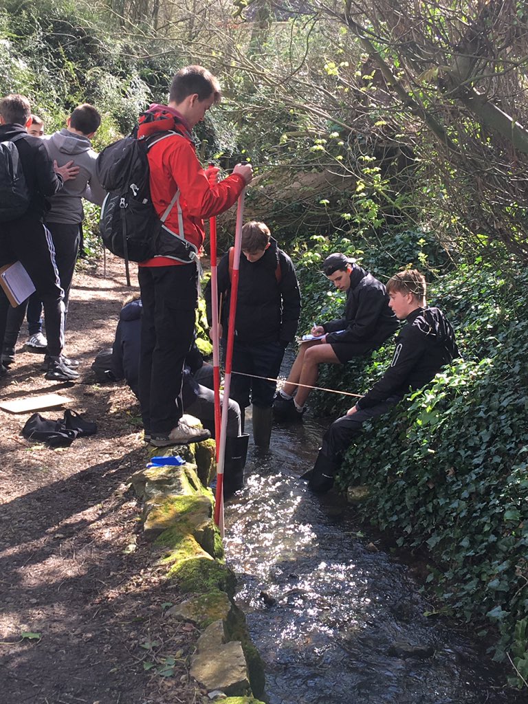 BCHSGeography's tweet photo. Lovely sunshine this morning to measure the River Wey https://t.co/rVEK52OxlP