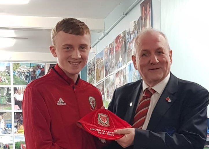 Roberts on International Duty

Callum Roberts recently picked up a Wales International U18's Academy cap following appearances against the Republic of Ireland 

rhylfc.co.uk/news/roberts-o…