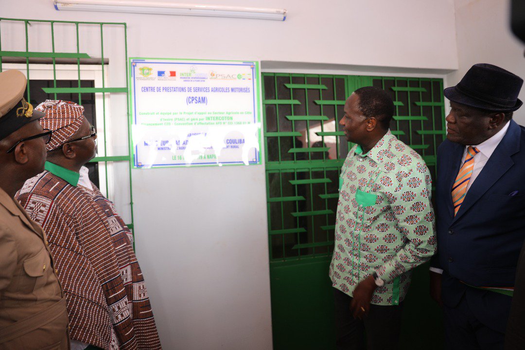 mediaforchange3's tweet photo. Cรดte d'Ivoire: Le Centre de prestations des services agricoles motorisรฉs (CPSAM) de #Napiรฉ, dans la rรฉgion du Poro (Nord) dรฉsormais opรฉrationnel. Il a รฉtรฉ inaugurรฉ samedi, en prรฉsence du ministre de l'agriculture et du dรฉveloppement rural @SangafowMamadou https://t.co/Pe9ZjTGIfI
