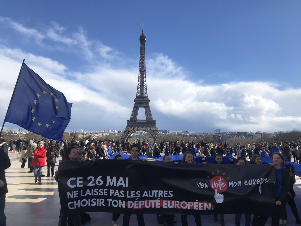 JeunesEuropeens's tweet photo. Ce 26 mai, ne laisse pas les autres choisir ton député européen ! #MonVoteMonEurope #IChooseEurope #CetteFoisJeVote #ThisTimeImVoting Le 26 mai, je vote ! 🇪🇺 https://t.co/lqR0U6aguk