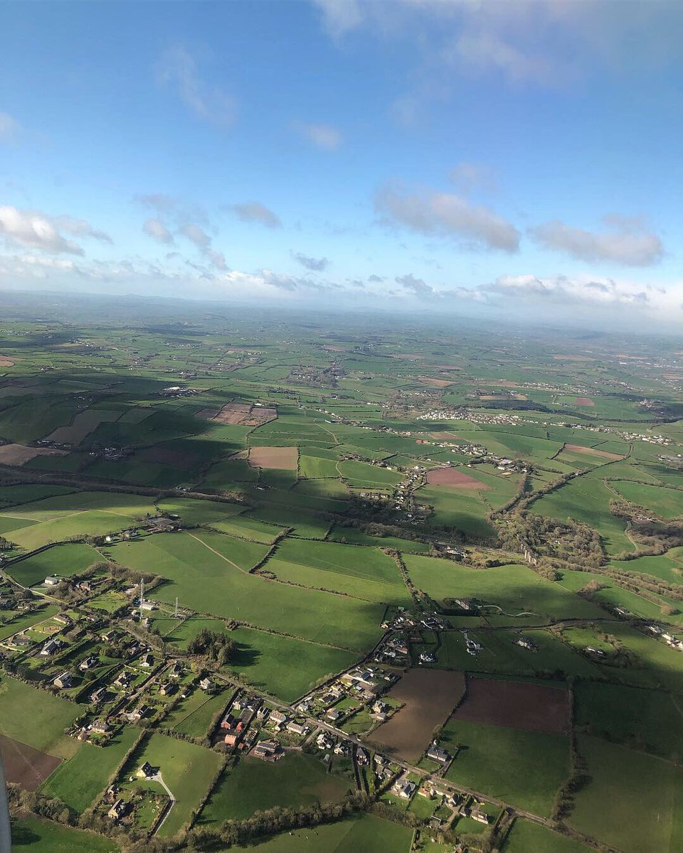 DietitianGen's tweet image. Happy Saint Patrick’s Day 🇮🇪☘️🐍

Pics taken over Cork this morning. 
@CorkAirport @Ryanair @CorkHour  #ryanairstories #ryanairinflight #fieldsofgreen #home #cork #ireland #StPaddysDay