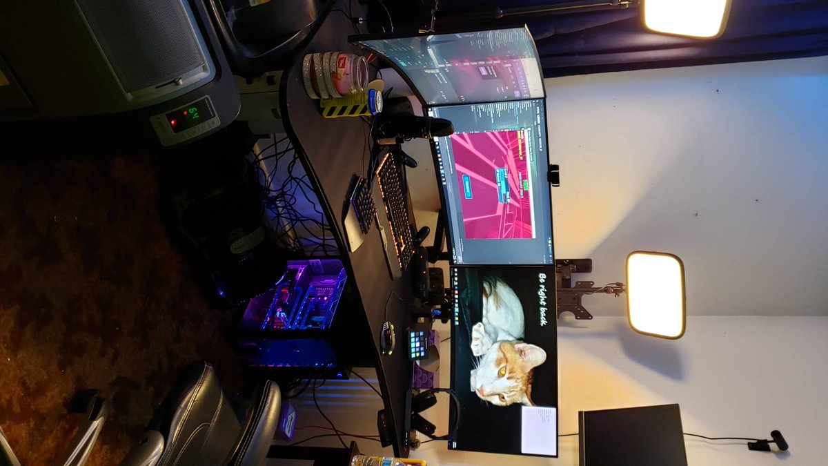 HouseCatsArePur's tweet image. So happy #setup #3monitor #elgatolights #streamdeck #pc #love #streaming #live #suppportsmallstreamers