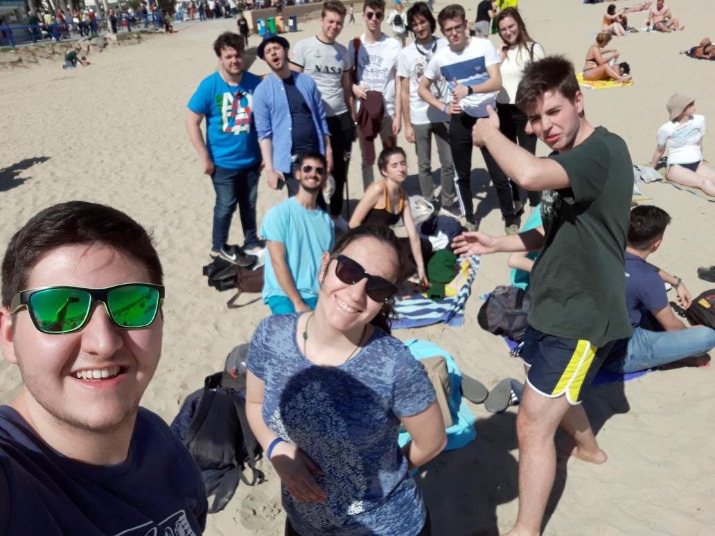 ieeegranada's tweet photo. #SWYP19
Para acabar como debemos, un ratito de playa con @IEEEsbUV y @ieee_sbua ❤
@ramashispania https://t.co/Nr1pxa7Svx