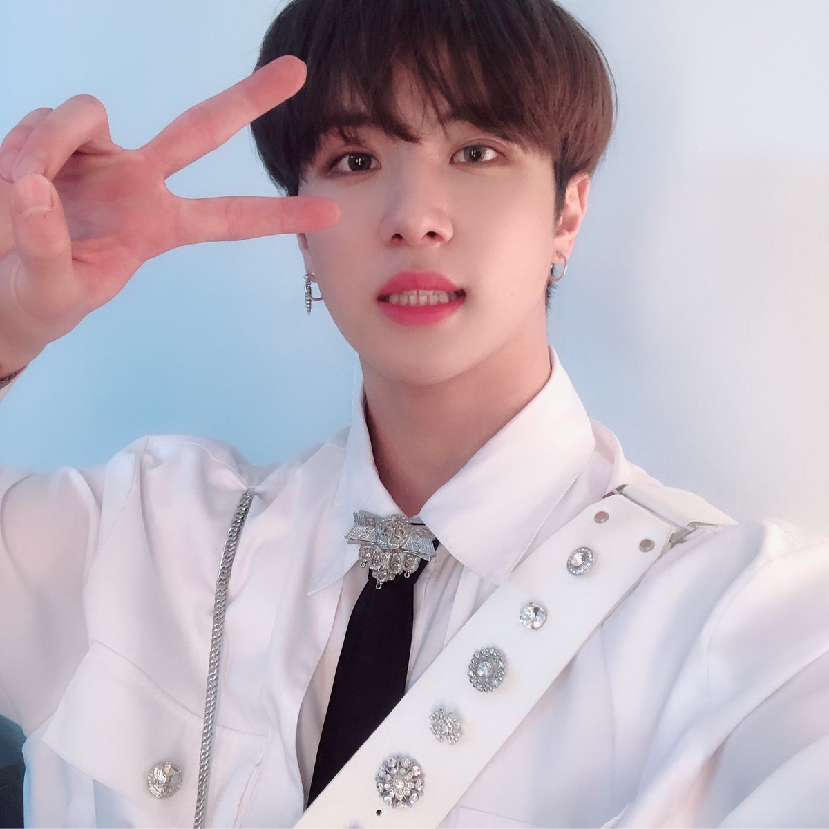 KDH_official's tweet photo. [#김동한] 쁴✌️ https://t.co/mCqPcprJNG