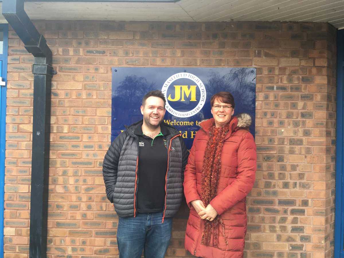 StrongYMinds's tweet photo. Thanks to Dave Wargen from @ledburyrugby1 for coming with us to talk to students at John Masefield School in #Ledbury this week. Raising awareness with young men and boys to speak about #mentalhealth and seek support if they need it.  #TeamSYM https://t.co/t8GHSu73g0